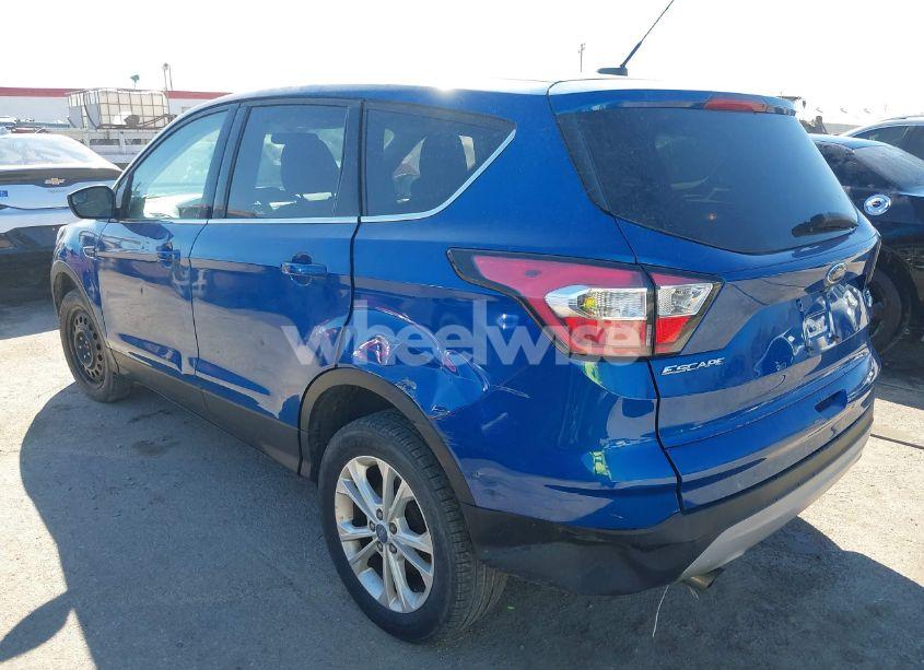 Photo 3 of 2017 Ford Escape SE (VIN 1FMCU9GD9HUE13825)