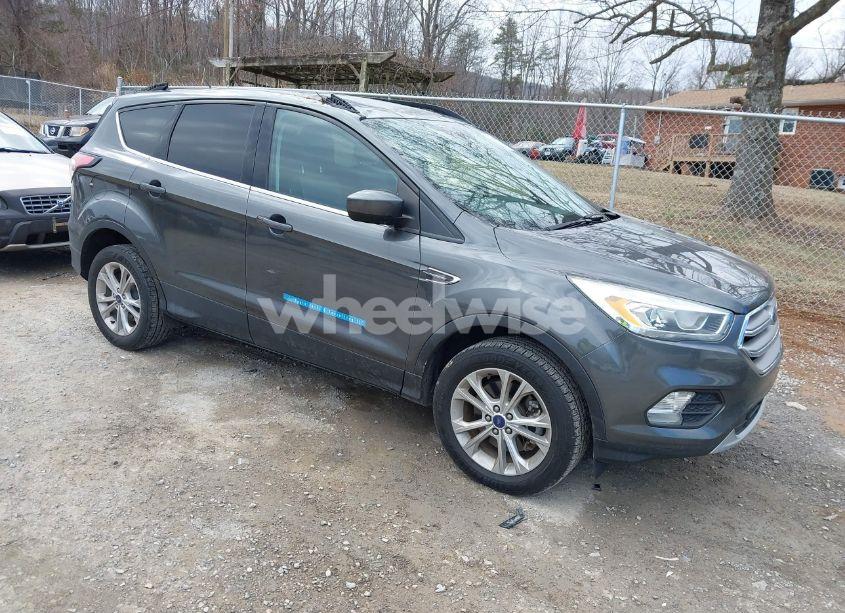 2017 Ford Escape SE (VIN 1FMCU9GD9HUE17311) main photo