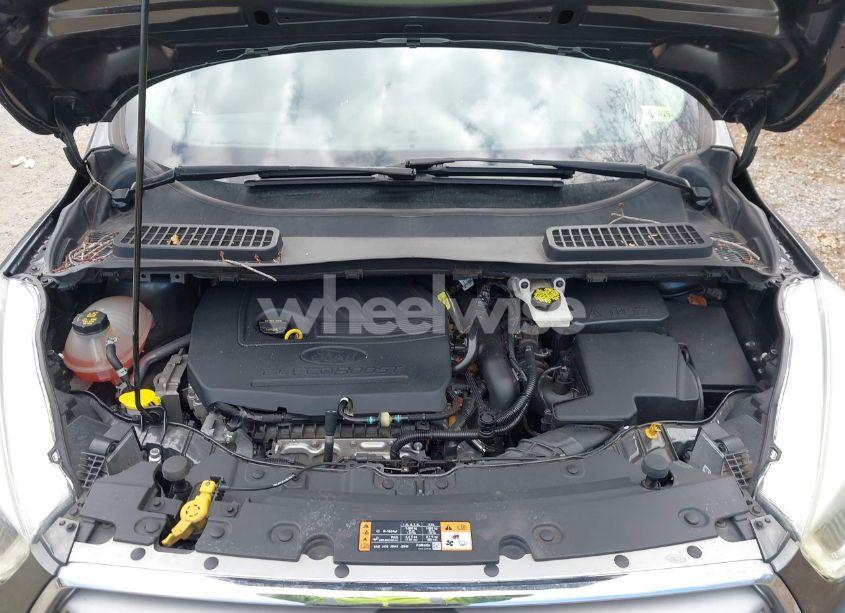 Photo 10 of 2017 Ford Escape SE (VIN 1FMCU9GD9HUE17311)