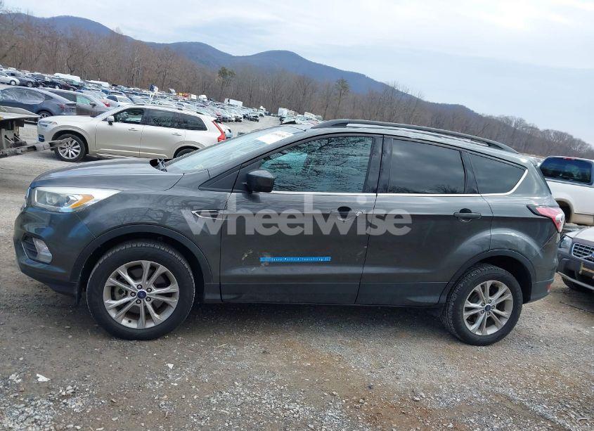 Photo 15 of 2017 Ford Escape SE (VIN 1FMCU9GD9HUE17311)