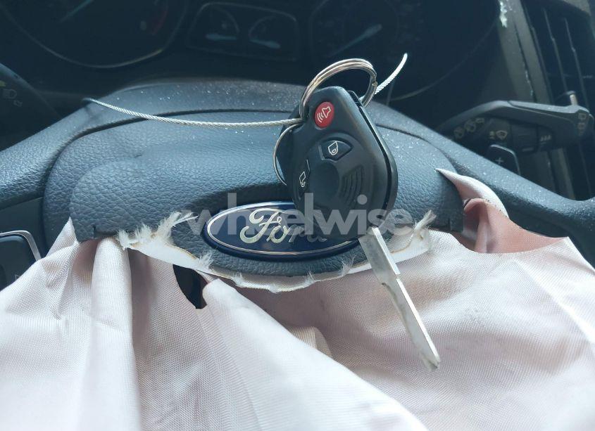 Photo 11 of 2017 Ford Escape SE (VIN 1FMCU9GD9HUE56044)