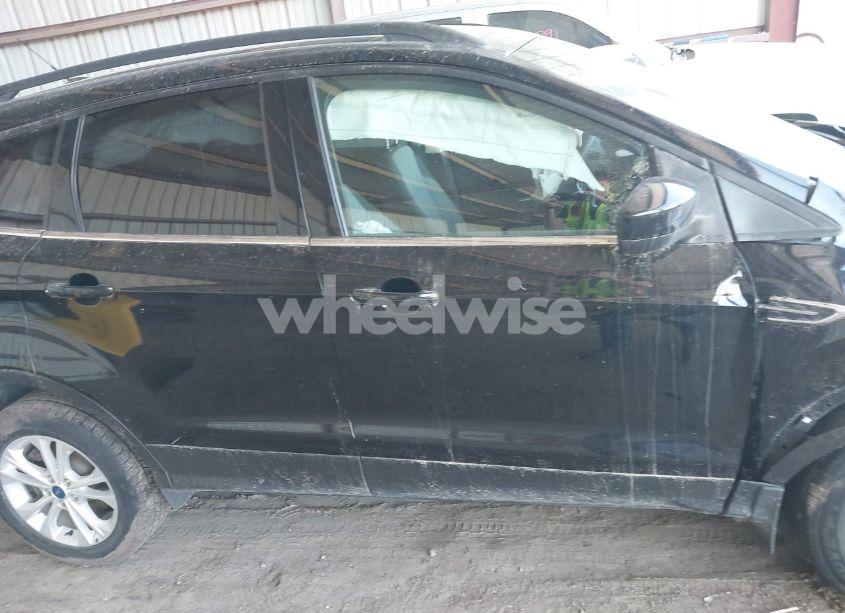 Photo 13 of 2017 Ford Escape SE (VIN 1FMCU9GD9HUE56044)