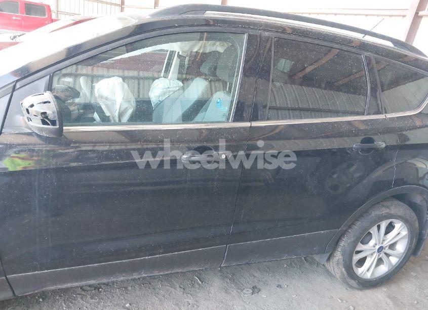 Photo 14 of 2017 Ford Escape SE (VIN 1FMCU9GD9HUE56044)