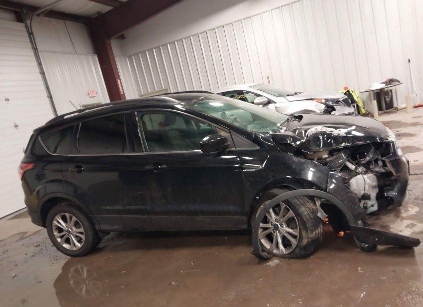 Photo 13 of 2018 Ford Escape SE (VIN 1FMCU9GD9JUA28870)