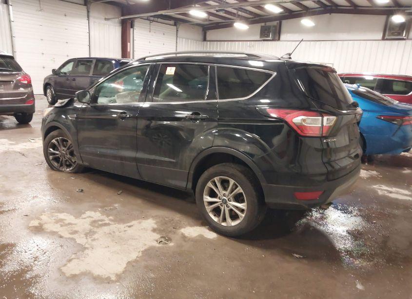 Photo 3 of 2018 Ford Escape SE (VIN 1FMCU9GD9JUA28870)