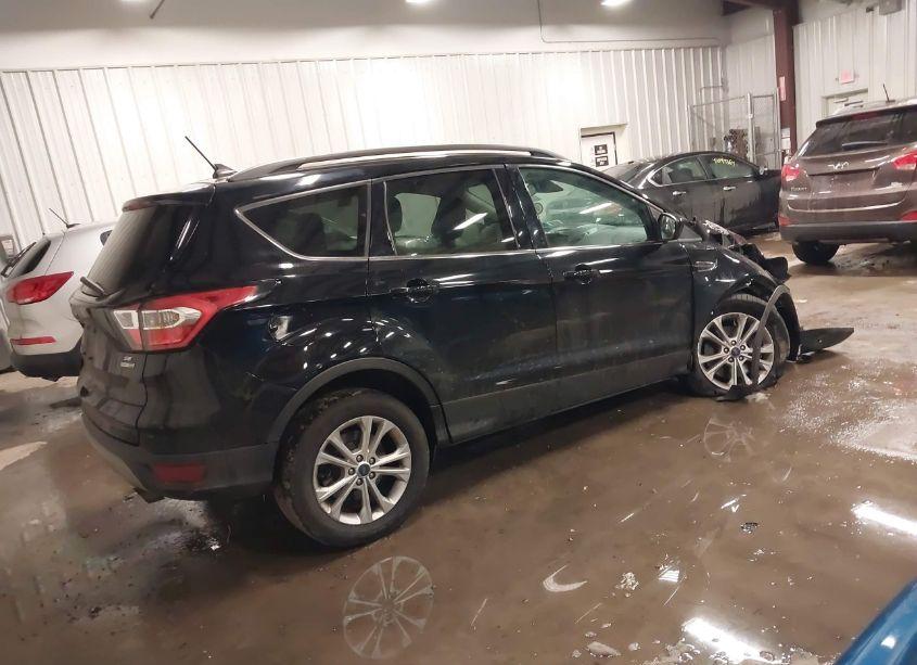 Photo 4 of 2018 Ford Escape SE (VIN 1FMCU9GD9JUA28870)