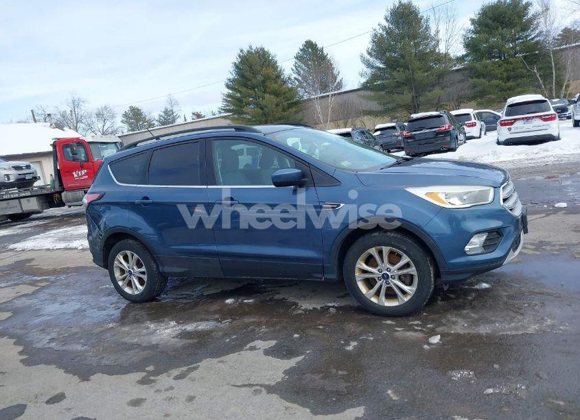 Photo 13 of 2018 Ford Escape SE (VIN 1FMCU9GD9JUA38671)