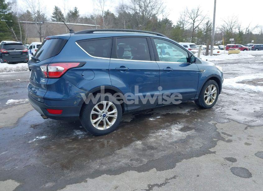 Photo 4 of 2018 Ford Escape SE (VIN 1FMCU9GD9JUA38671)