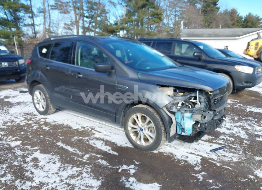 2018 Ford Escape SE (VIN 1FMCU9GD9JUA42218) main photo
