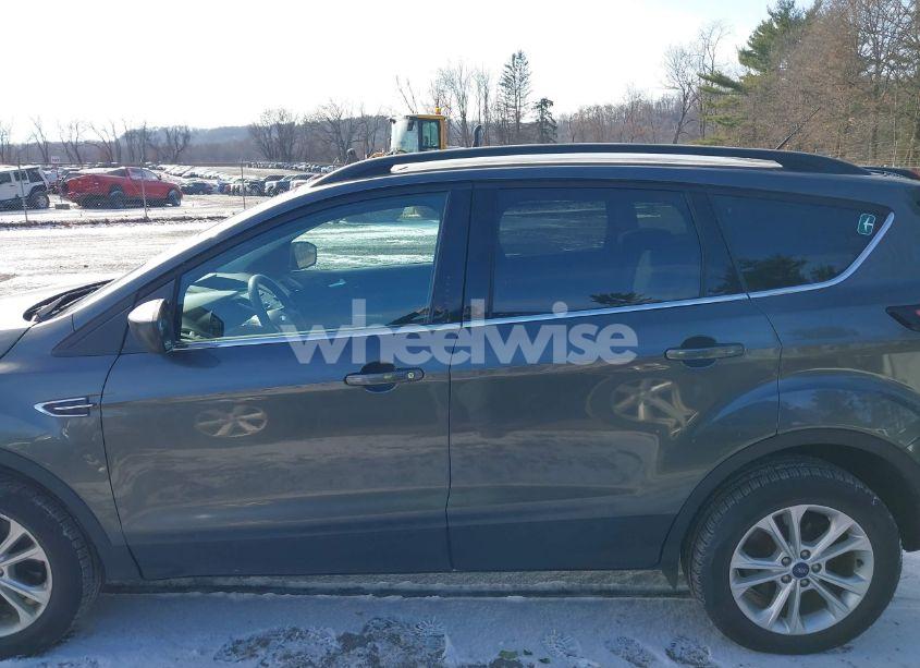Photo 15 of 2018 Ford Escape SE (VIN 1FMCU9GD9JUA42218)