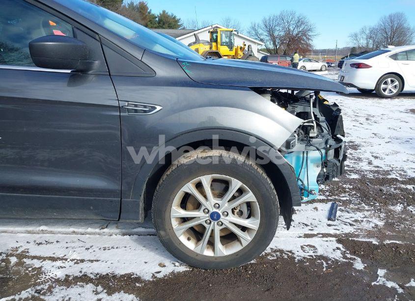 Photo 19 of 2018 Ford Escape SE (VIN 1FMCU9GD9JUA42218)