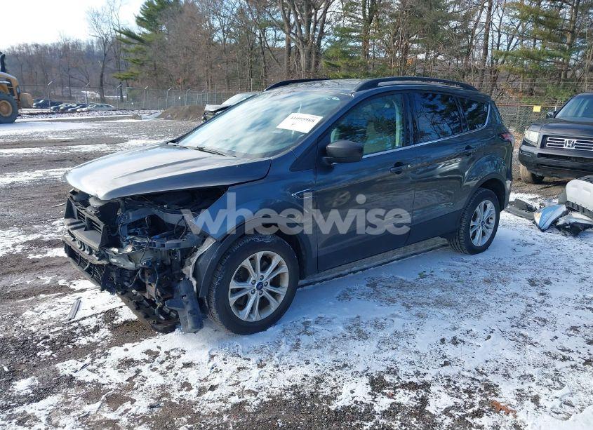 Photo 2 of 2018 Ford Escape SE (VIN 1FMCU9GD9JUA42218)