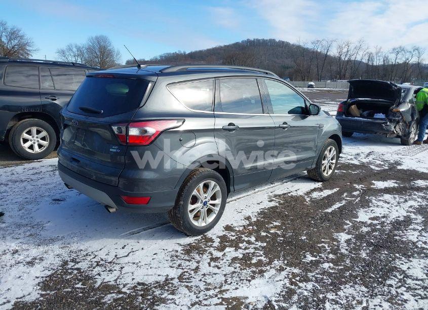 Photo 4 of 2018 Ford Escape SE (VIN 1FMCU9GD9JUA42218)
