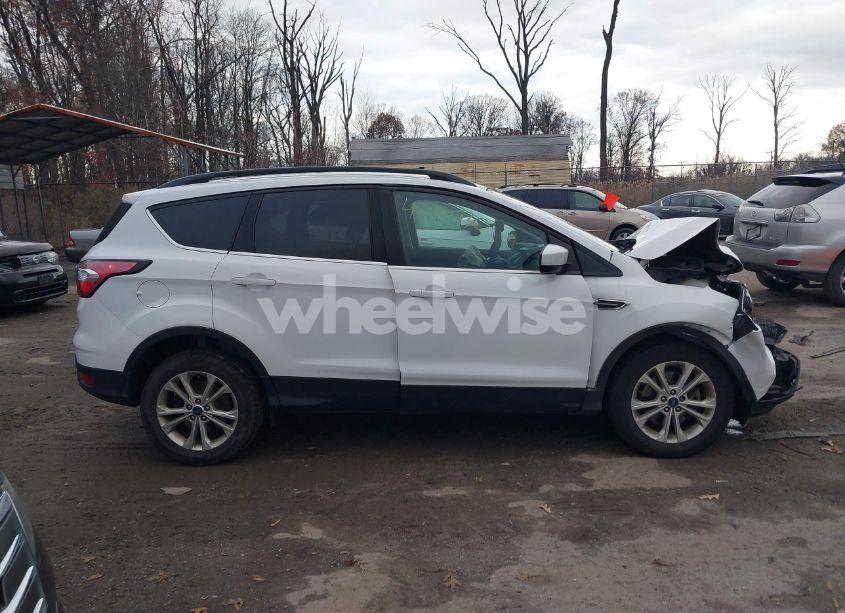Photo 14 of 2018 Ford Escape SE (VIN 1FMCU9GD9JUA46513)