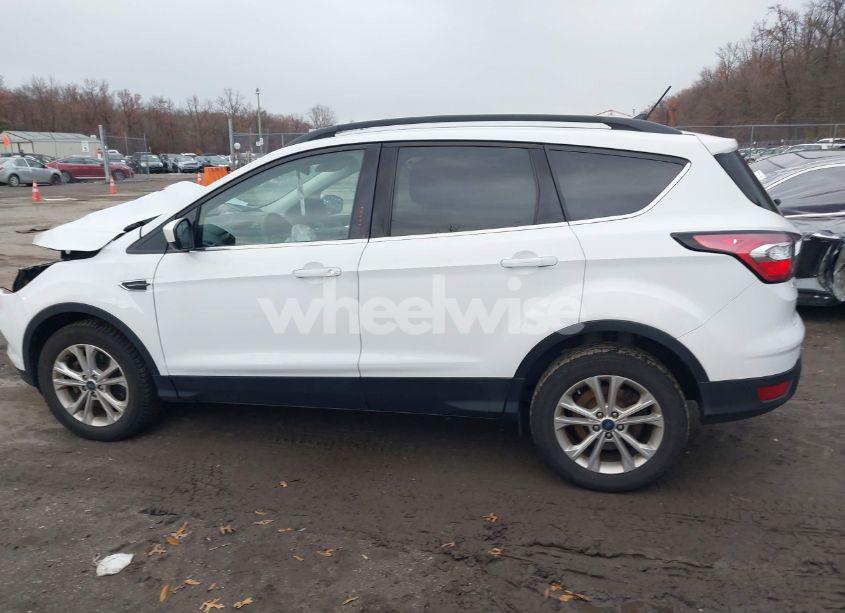 Photo 15 of 2018 Ford Escape SE (VIN 1FMCU9GD9JUA46513)