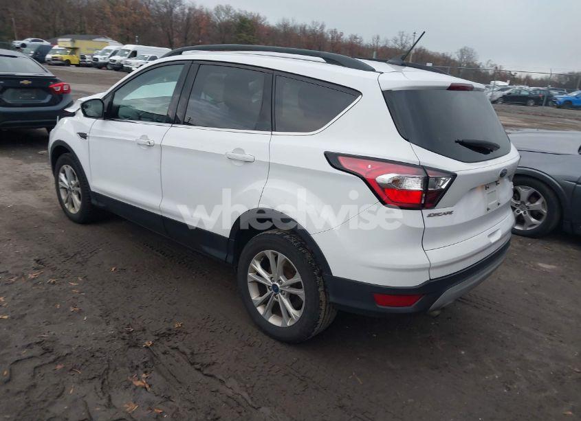 Photo 3 of 2018 Ford Escape SE (VIN 1FMCU9GD9JUA46513)