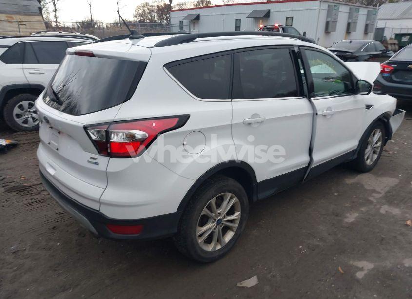 Photo 4 of 2018 Ford Escape SE (VIN 1FMCU9GD9JUA46513)