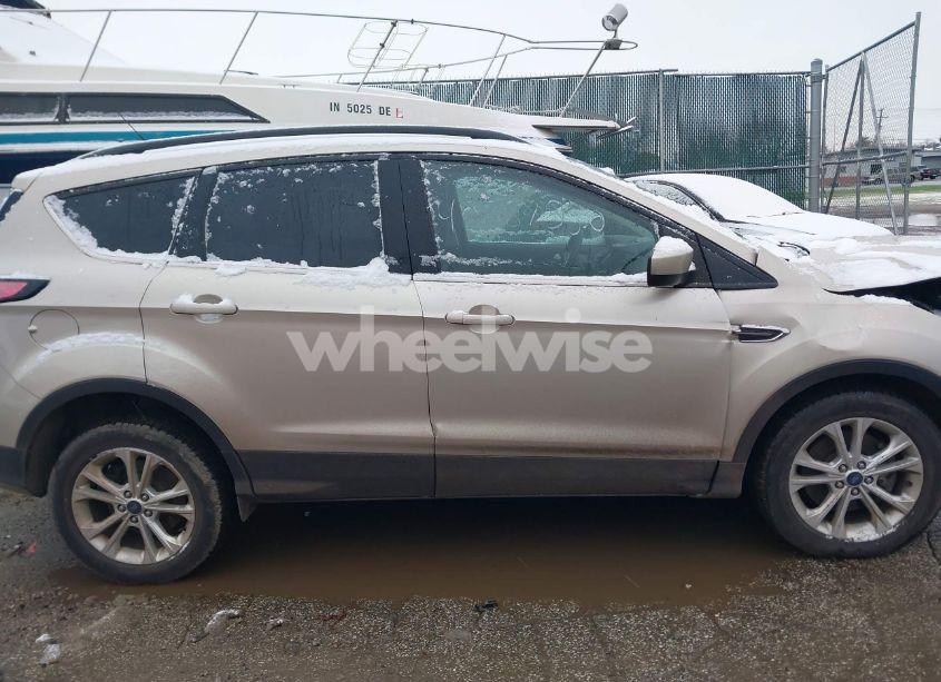 Photo 13 of 2018 Ford Escape SE (VIN 1FMCU9GD9JUB54016)