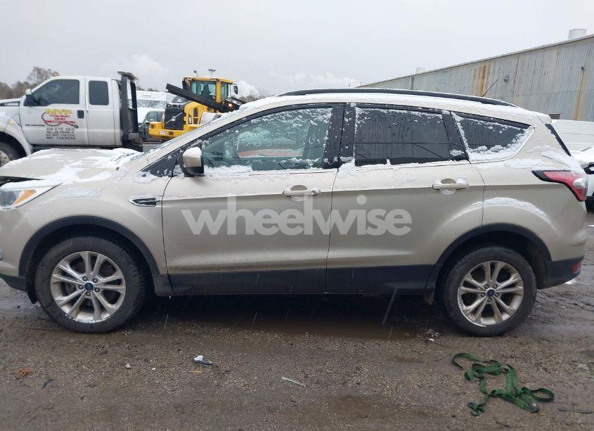 Photo 14 of 2018 Ford Escape SE (VIN 1FMCU9GD9JUB54016)