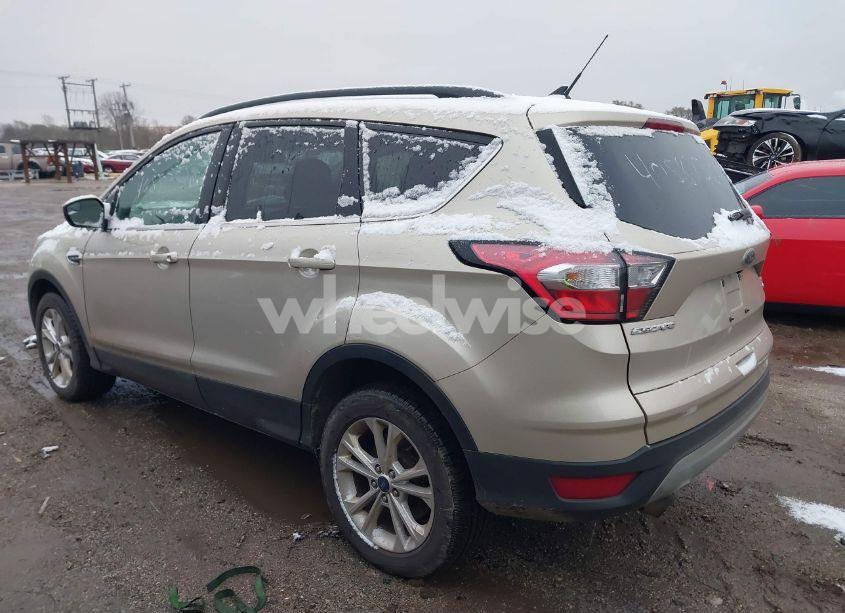 Photo 3 of 2018 Ford Escape SE (VIN 1FMCU9GD9JUB54016)