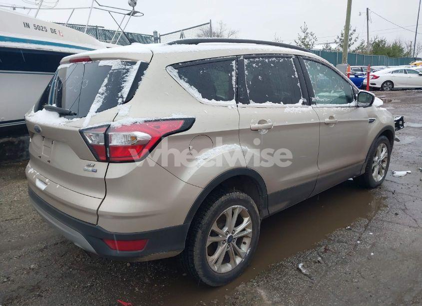 Photo 4 of 2018 Ford Escape SE (VIN 1FMCU9GD9JUB54016)