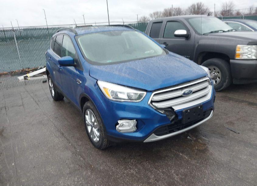 2018 Ford Escape SE (VIN 1FMCU9GD9JUB69163) main photo