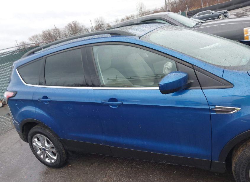Photo 13 of 2018 Ford Escape SE (VIN 1FMCU9GD9JUB69163)