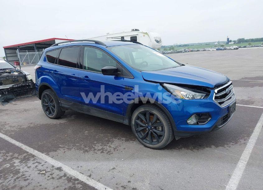 2018 Ford Escape SE (VIN 1FMCU9GD9JUB70118) main photo