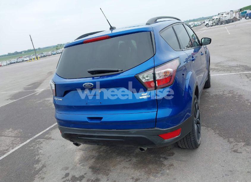 Photo 16 of 2018 Ford Escape SE (VIN 1FMCU9GD9JUB70118)