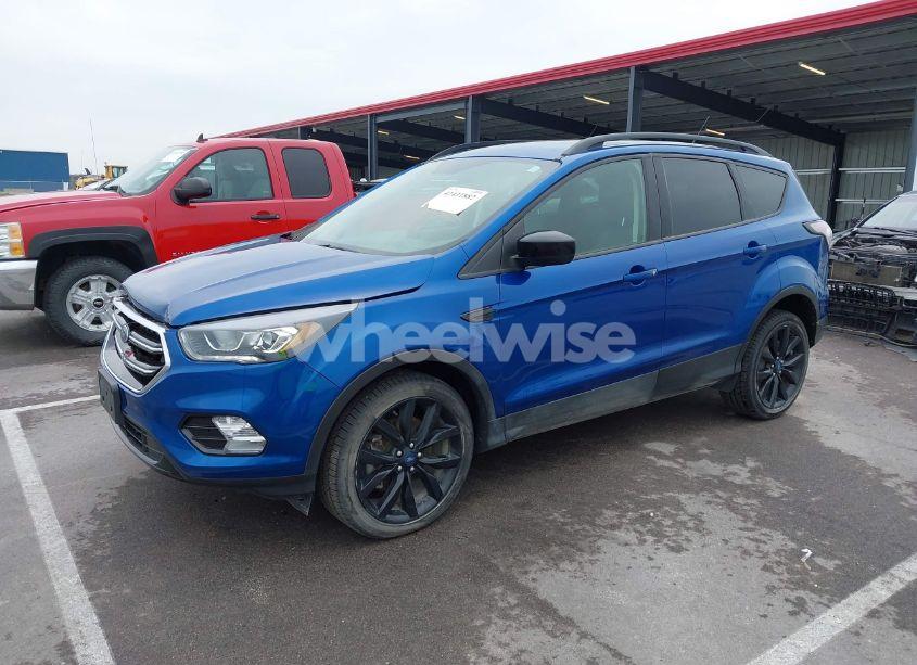 Photo 2 of 2018 Ford Escape SE (VIN 1FMCU9GD9JUB70118)