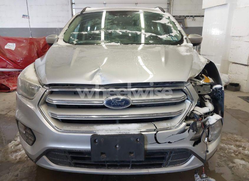 Photo 13 of 2018 Ford Escape SE (VIN 1FMCU9GD9JUB92832)