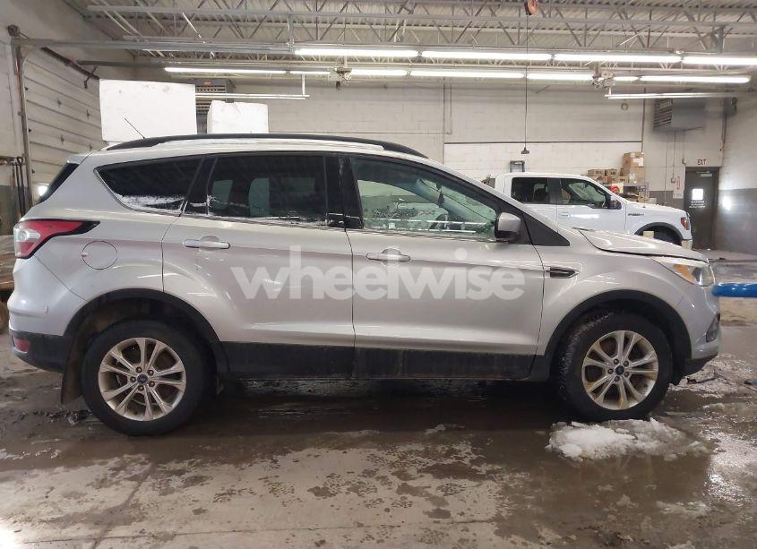 Photo 14 of 2018 Ford Escape SE (VIN 1FMCU9GD9JUB92832)