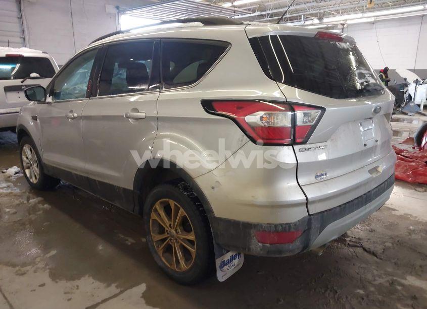 Photo 3 of 2018 Ford Escape SE (VIN 1FMCU9GD9JUB92832)
