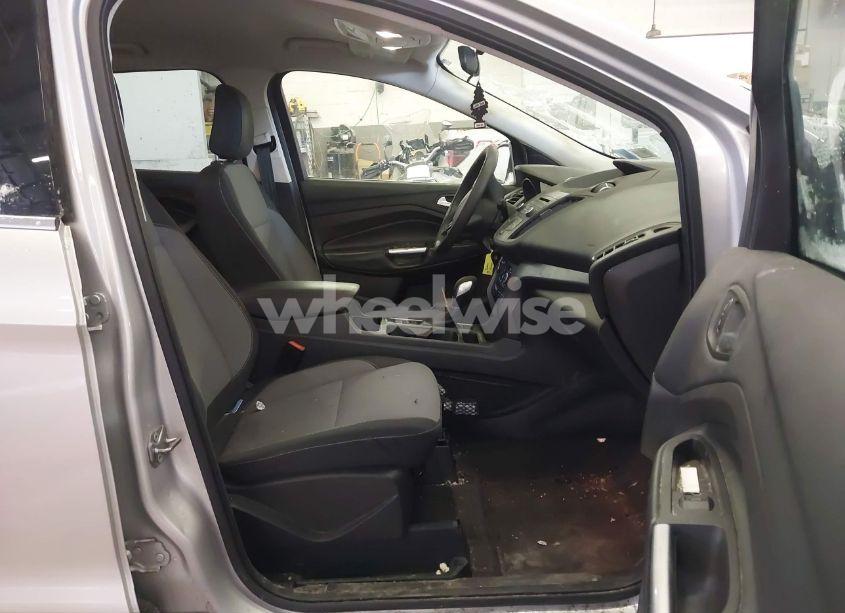 Photo 5 of 2018 Ford Escape SE (VIN 1FMCU9GD9JUB92832)