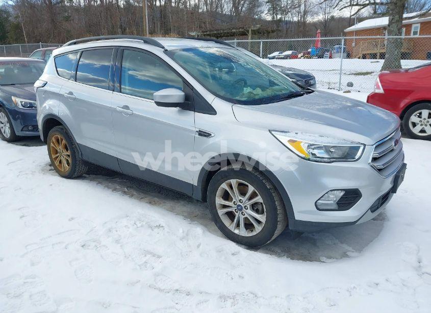 2018 Ford Escape SE (VIN 1FMCU9GD9JUD06408) main photo