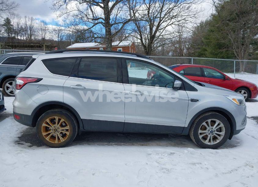 Photo 14 of 2018 Ford Escape SE (VIN 1FMCU9GD9JUD06408)