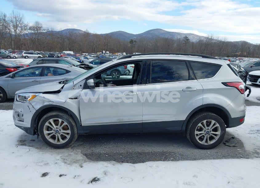 Photo 15 of 2018 Ford Escape SE (VIN 1FMCU9GD9JUD06408)