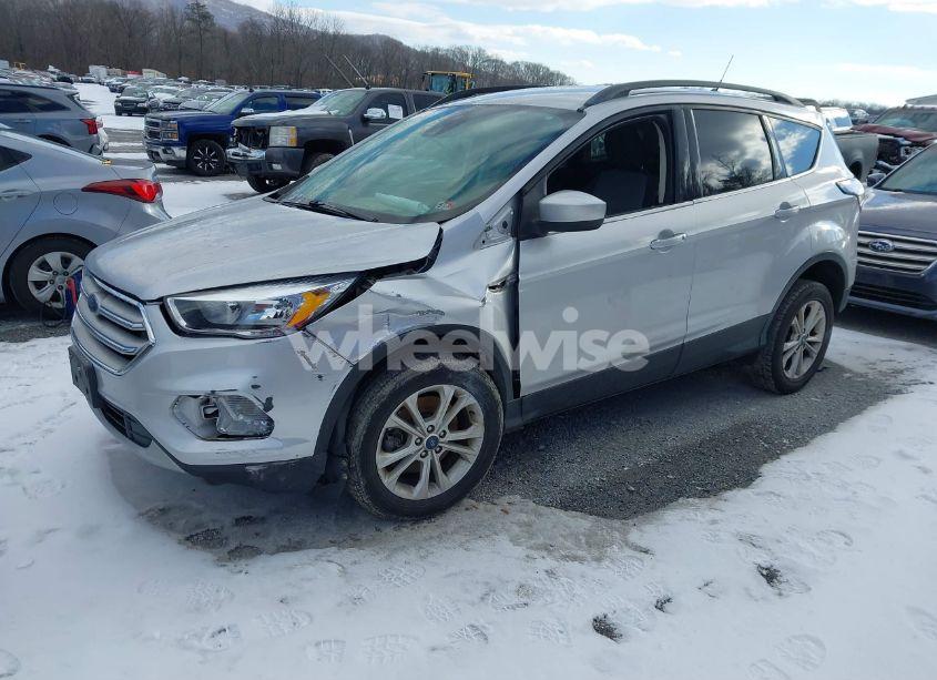 Photo 2 of 2018 Ford Escape SE (VIN 1FMCU9GD9JUD06408)