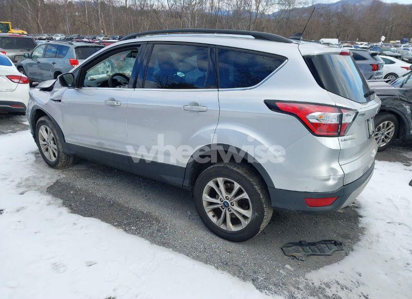 Photo 3 of 2018 Ford Escape SE (VIN 1FMCU9GD9JUD06408)