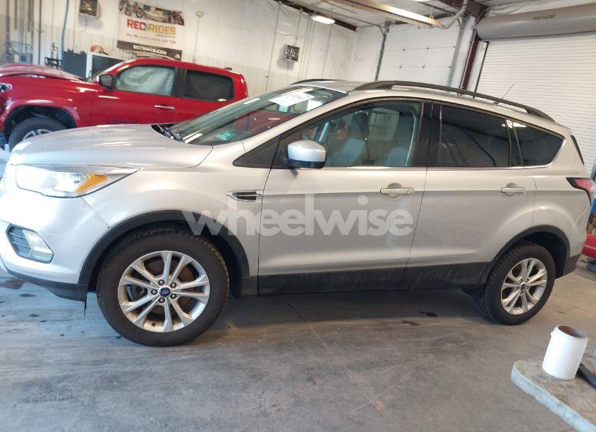 Photo 14 of 2018 Ford Escape SE (VIN 1FMCU9GD9JUD12113)