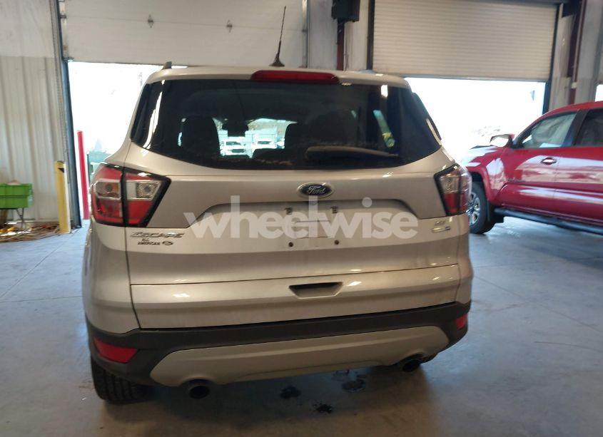 Photo 16 of 2018 Ford Escape SE (VIN 1FMCU9GD9JUD12113)