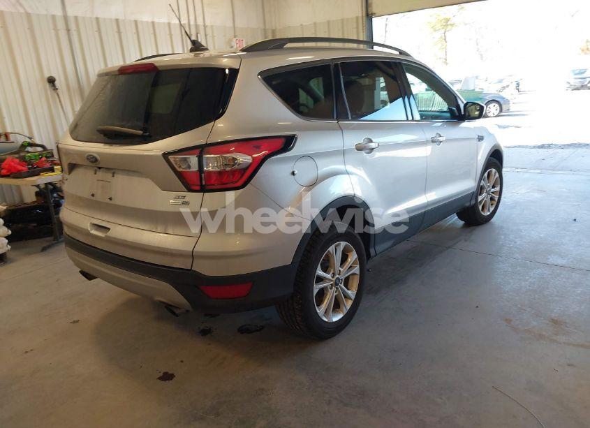 Photo 4 of 2018 Ford Escape SE (VIN 1FMCU9GD9JUD12113)