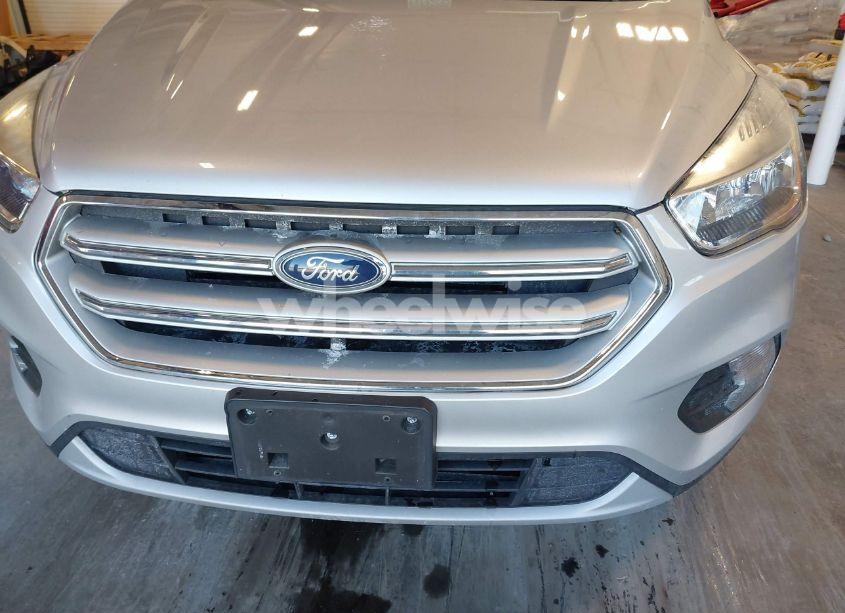 Photo 6 of 2018 Ford Escape SE (VIN 1FMCU9GD9JUD12113)