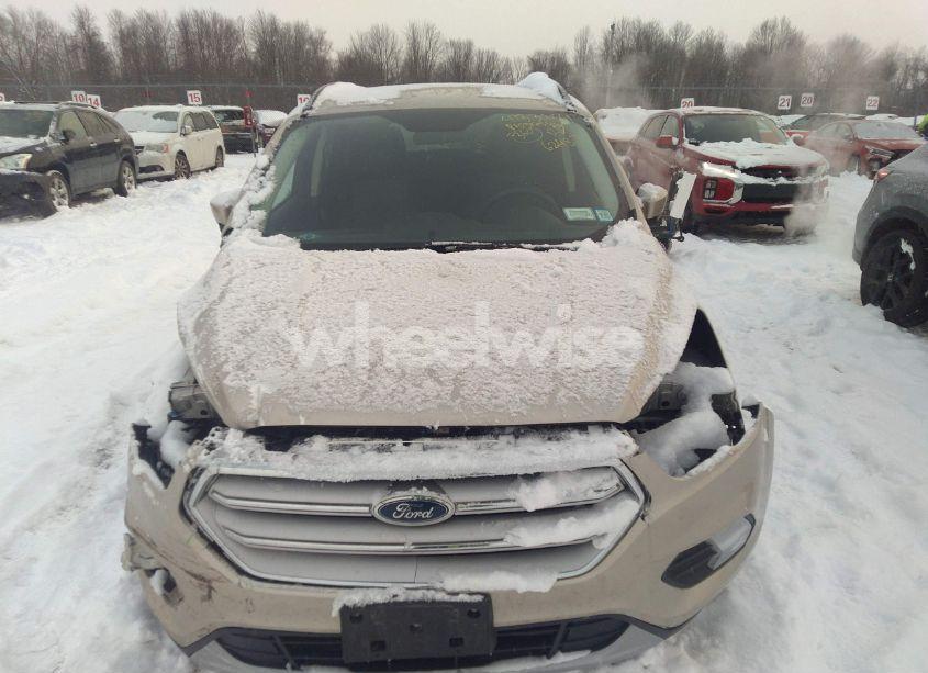 Photo 13 of 2018 Ford Escape SE (VIN 1FMCU9GD9JUD12533)