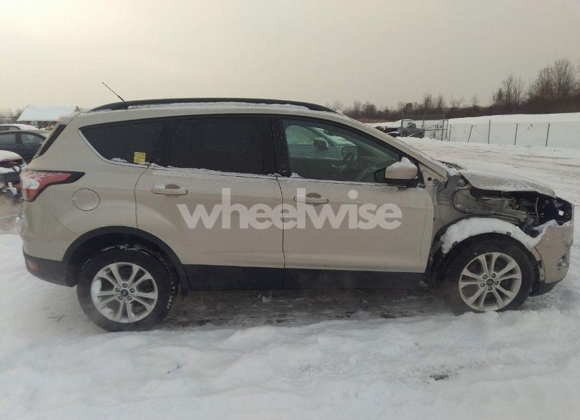 Photo 14 of 2018 Ford Escape SE (VIN 1FMCU9GD9JUD12533)