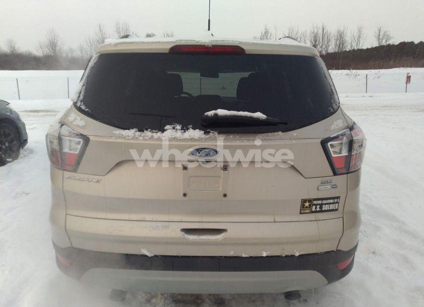 Photo 17 of 2018 Ford Escape SE (VIN 1FMCU9GD9JUD12533)