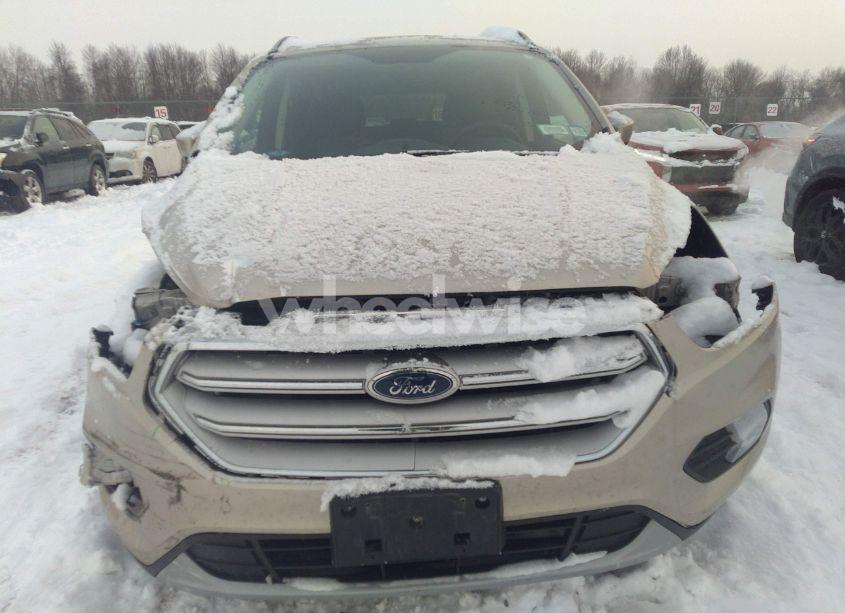 Photo 18 of 2018 Ford Escape SE (VIN 1FMCU9GD9JUD12533)