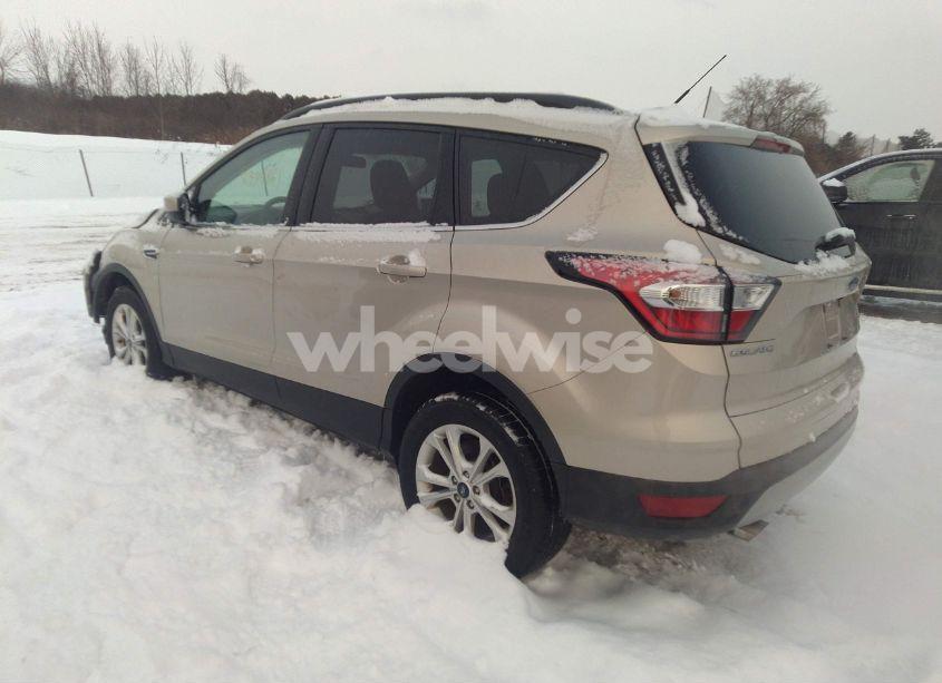 Photo 3 of 2018 Ford Escape SE (VIN 1FMCU9GD9JUD12533)