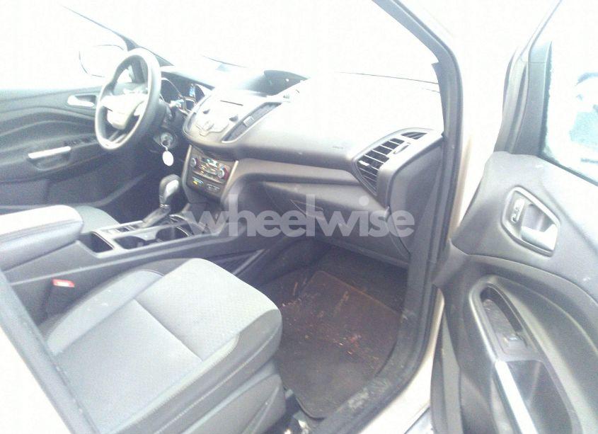 Photo 5 of 2018 Ford Escape SE (VIN 1FMCU9GD9JUD12533)