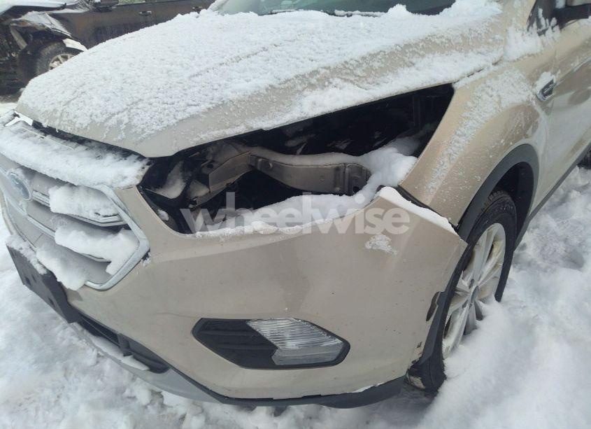 Photo 6 of 2018 Ford Escape SE (VIN 1FMCU9GD9JUD12533)